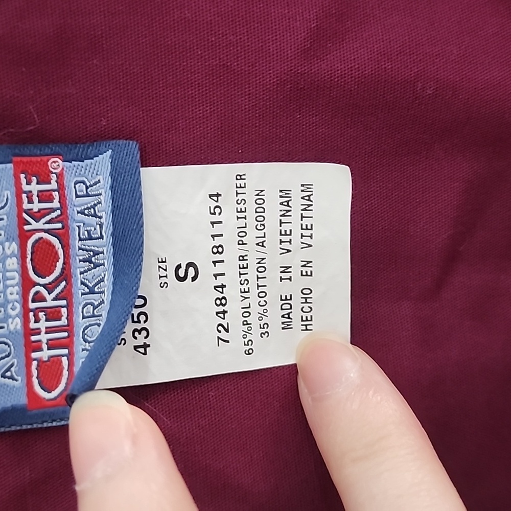 Red scrub jacket - Picture 7 of 9